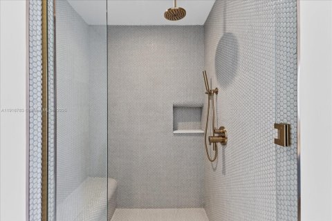 Condo in Miami, Florida, 2 bedrooms  № 1973808 - photo 10