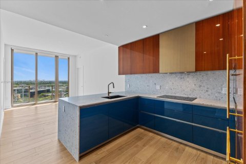 Condo in Miami, Florida, 2 bedrooms  № 1973808