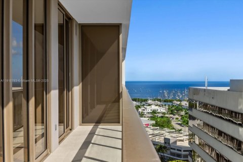 Condo in Miami, Florida, 2 bedrooms  № 1973808 - photo 2