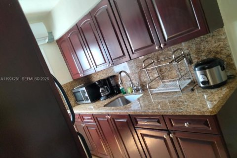 Copropriété à louer à Miami Beach, Floride: 36.79 m2 № 2255857 - photo 12