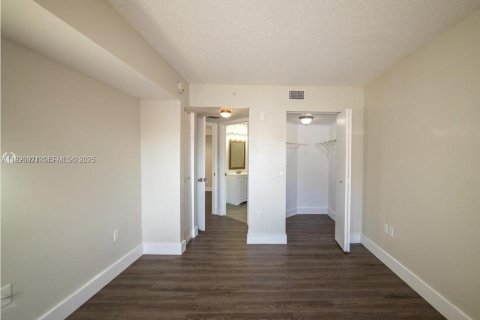 Condo in Miami Gardens, Florida, 2 bedrooms № 2037872 - photo 8