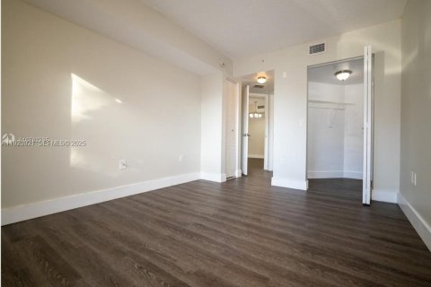 Condo in Miami Gardens, Florida, 2 bedrooms № 2037872 - photo 19