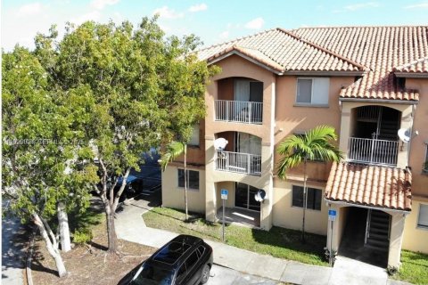 Condo in Miami Gardens, Florida, 2 bedrooms № 2037872 - photo 2