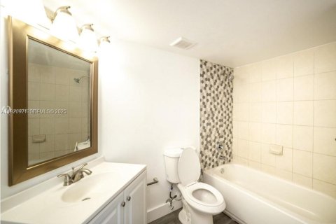 Condo in Miami Gardens, Florida, 2 bedrooms № 2037872 - photo 14