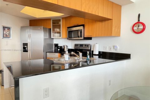 Condo in Miami, Florida, 2 bedrooms  № 1892668 - photo 14