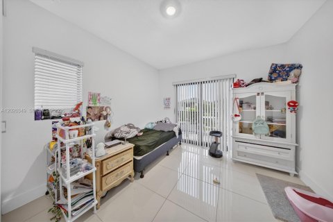 Купить виллу или дом в Флорида-Сити, Флорида 5 спален, 176.7м2, № 2259962 - фото 22