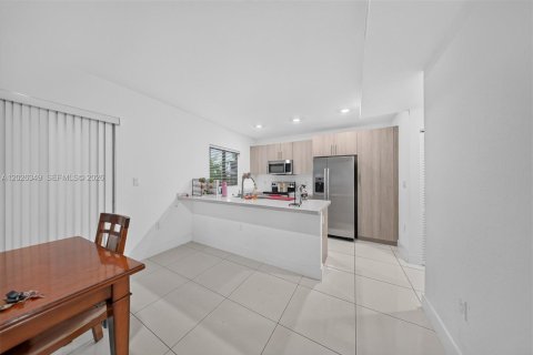 Купить виллу или дом в Флорида-Сити, Флорида 5 спален, 176.7м2, № 2259962 - фото 8