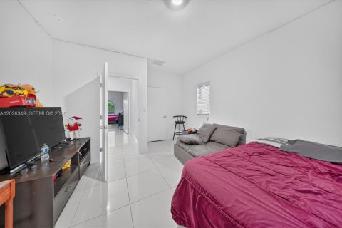 Купить виллу или дом в Флорида-Сити, Флорида 5 спален, 176.7м2, № 2259962 - фото 15