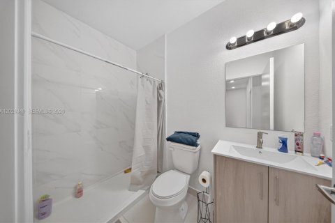 Купить виллу или дом в Флорида-Сити, Флорида 5 спален, 176.7м2, № 2259962 - фото 21