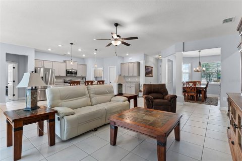 House in Auburndale, Florida 4 bedrooms, 216.65 sq.m. № 1843025 - photo 9