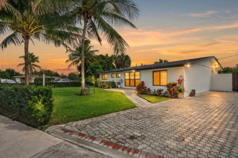 Villa ou maison à Deerfield Beach, Floride 3 chambres, 133.41 m2 № 2146866