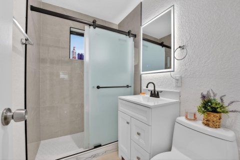 House in Deerfield Beach, Florida 3 bedrooms, 133.41 sq.m. № 2146866 - photo 30