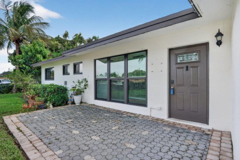 House in Deerfield Beach, Florida 3 bedrooms, 133.41 sq.m. № 2146866 - photo 12