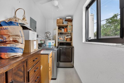 House in Deerfield Beach, Florida 3 bedrooms, 133.41 sq.m. № 2146866 - photo 27