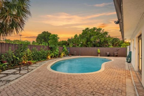 House in Deerfield Beach, Florida 3 bedrooms, 133.41 sq.m. № 2146866 - photo 4