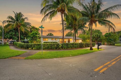 House in Deerfield Beach, Florida 3 bedrooms, 133.41 sq.m. № 2146866 - photo 3