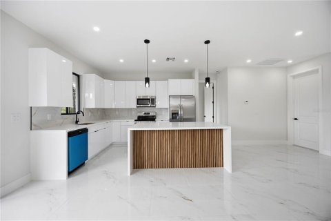 Villa ou maison à louer à Port Charlotte, Floride: 3 chambres, 121.52 m2 № 2348074 - photo 11