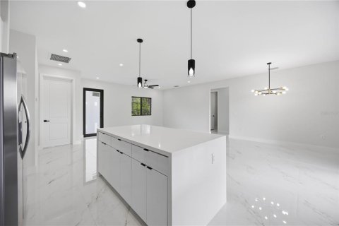 Villa ou maison à louer à Port Charlotte, Floride: 3 chambres, 121.52 m2 № 2348074 - photo 12