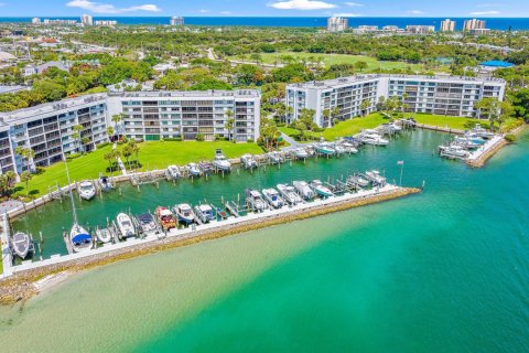 Condo in Jupiter, Florida, 2 bedrooms  № 1068386 - photo 1