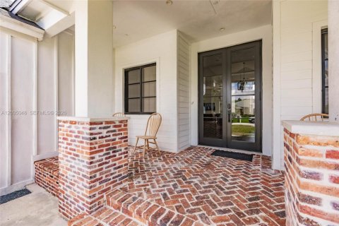 House in Plantation, Florida 4 bedrooms, 295.8 sq.m. № 2069712 - photo 5
