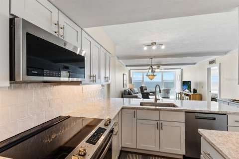 Condo in Holmes Beach, Florida, 2 bedrooms  № 1917655 - photo 13
