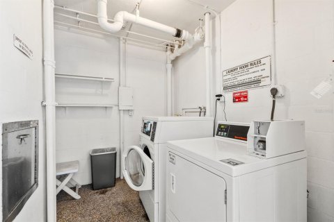 Condo in Holmes Beach, Florida, 2 bedrooms  № 1917655 - photo 28