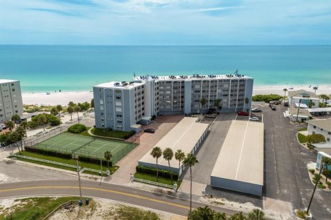 Condo in Holmes Beach, Florida, 2 bedrooms  № 1917655 - photo 1