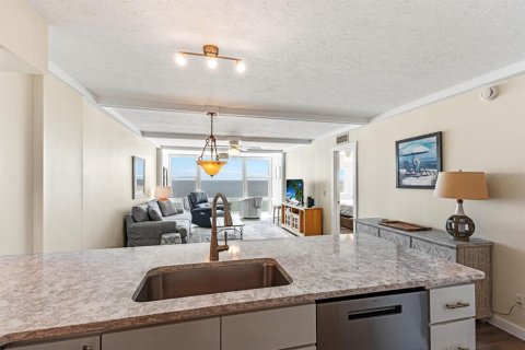 Condo in Holmes Beach, Florida, 2 bedrooms  № 1917655 - photo 12