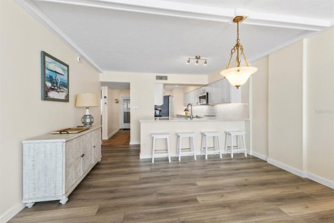 Condo in Holmes Beach, Florida, 2 bedrooms  № 1917655 - photo 9