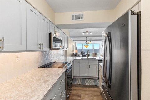 Condo in Holmes Beach, Florida, 2 bedrooms  № 1917655 - photo 14