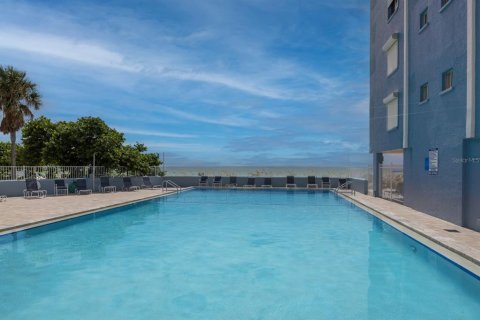 Condo in Holmes Beach, Florida, 2 bedrooms  № 1917655 - photo 25