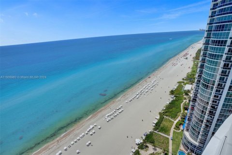 Condo in Sunny Isles Beach, Florida, 2 bedrooms № 1959824 - photo 3
