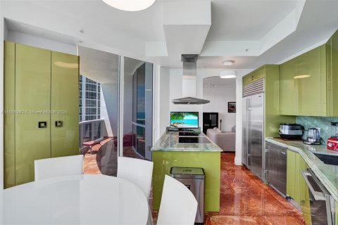 Condo in Sunny Isles Beach, Florida, 2 bedrooms № 1959824 - photo 15