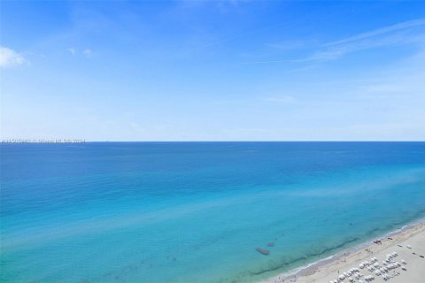 Condo in Sunny Isles Beach, Florida, 2 bedrooms № 1959824 - photo 22