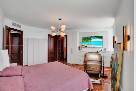 Condo in Sunny Isles Beach, Florida, 2 bedrooms № 1959824 - photo 25