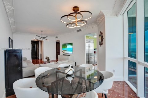 Condo in Sunny Isles Beach, Florida, 2 bedrooms № 1959824 - photo 9