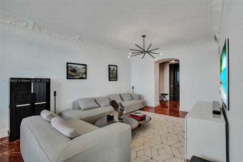 Condo in Sunny Isles Beach, Florida, 2 bedrooms № 1959824 - photo 5