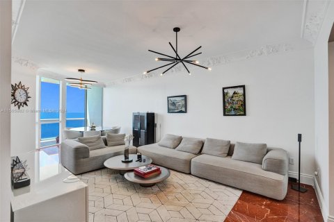 Condo in Sunny Isles Beach, Florida, 2 bedrooms № 1959824 - photo 4