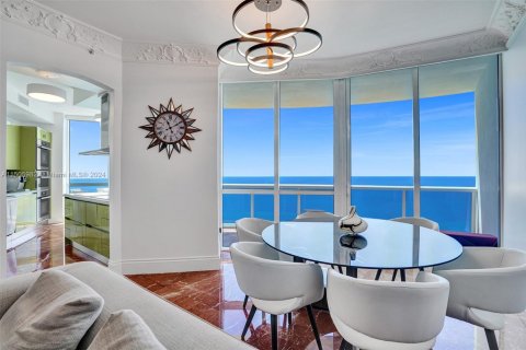 Condo in Sunny Isles Beach, Florida, 2 bedrooms № 1959824 - photo 8