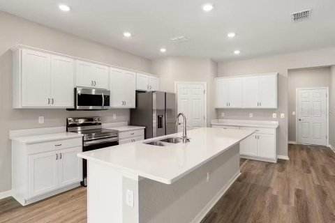 House in Ocala, Florida 2 bedrooms, 179.39 sq.m. № 2309028 - photo 6
