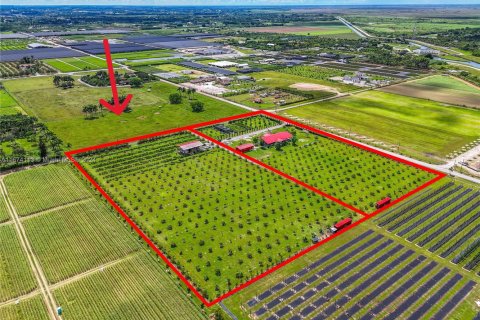 Commercial property in Miami, Florida № 1712716 - photo 3
