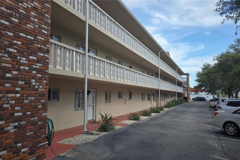 Copropriété à louer à Sarasota, Floride: 2 chambres, 73.58 m2 № 1824038 - photo 1
