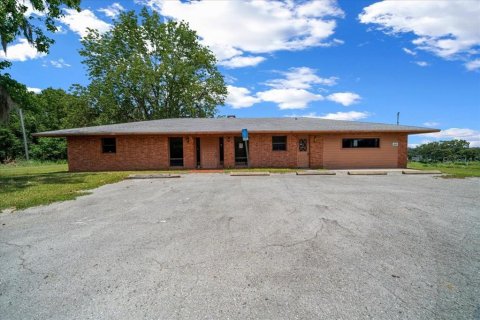 Propiedad comercial en venta en Belleview, Florida № 1866724 - foto 1