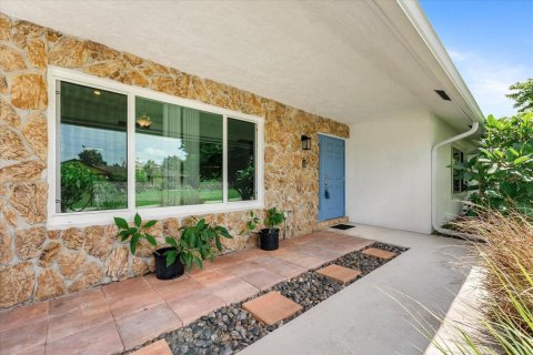 House in Haverhill, Florida 5 bedrooms, 242.47 sq.m. № 2178853 - photo 3