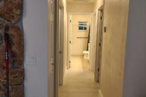 House in Haverhill, Florida 5 bedrooms, 242.47 sq.m. № 2178853 - photo 22