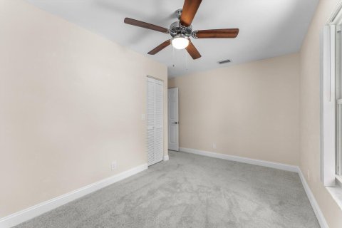 House in Haverhill, Florida 5 bedrooms, 242.47 sq.m. № 2178853 - photo 27