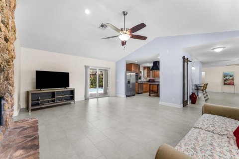 House in Haverhill, Florida 5 bedrooms, 242.47 sq.m. № 2178853 - photo 15