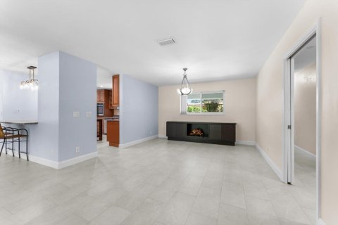 House in Haverhill, Florida 5 bedrooms, 242.47 sq.m. № 2178853 - photo 12