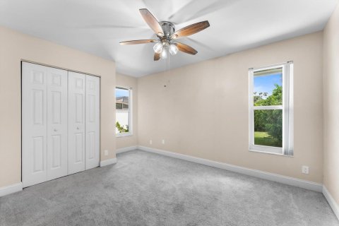 House in Haverhill, Florida 5 bedrooms, 242.47 sq.m. № 2178853 - photo 24