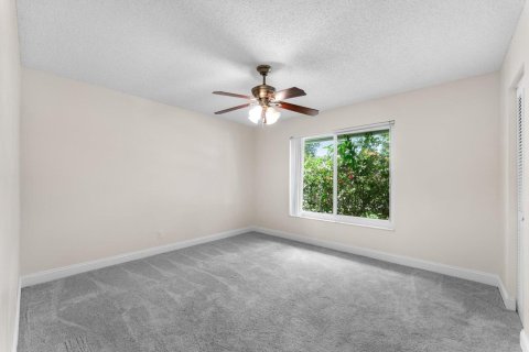 House in Haverhill, Florida 5 bedrooms, 242.47 sq.m. № 2178853 - photo 29